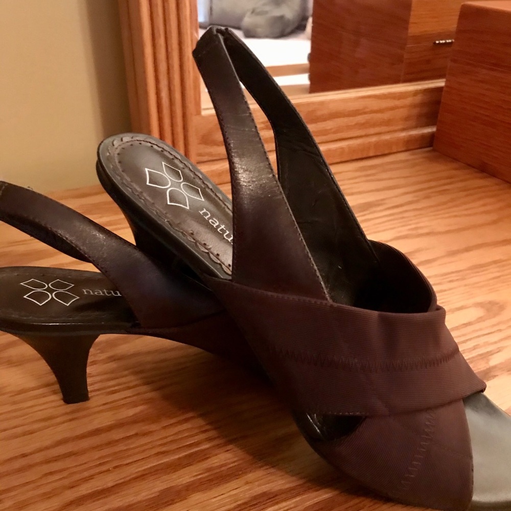 Naturalizer pumps